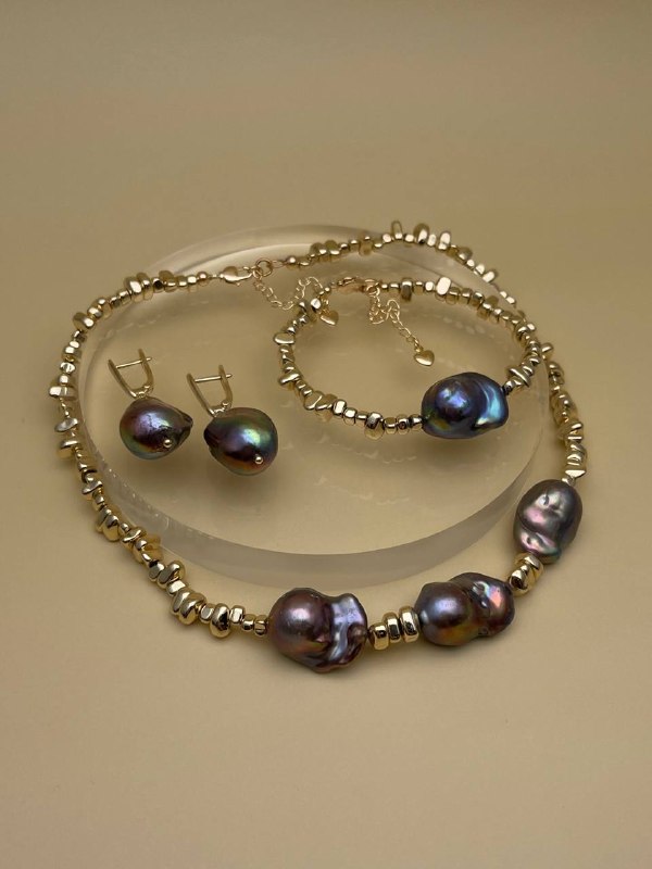 Image from a post by Valenciya Accessories