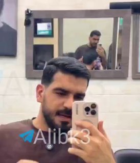 רגע ההפצצה האמריקאית על העיר אהוואז לפני שעה קלה, בזמן שצעיר מקליט קטע וידאו.