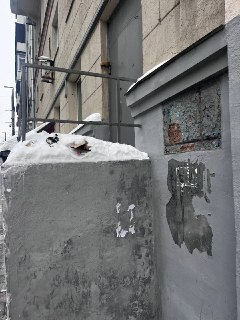 Уже восьмую табличку памяти Политковской сняли с ее дома в МосквеВнимание на это обратил председатель столичного отделения партии «Яблоко» Кирилл Гончаров. Он отметил, что еще вчера памятная табличка была на месте.Фото: телеграм-канал ГончароваПодписаться 