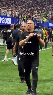 הרגע בו מאמן נבחרת מצרים, חוסאם חסן, ירק על אוהד ארגנטינאי המניף את דגל ישראל
