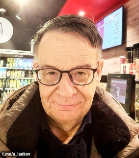 ⚡️Латвия объявила корееведа Андрея Ланькова персоной нон-грата. Накануне полиция сорвала его лекцию в РигеИзвестного историка и специалиста по КНДР Андрея Ланькова внесли в «черный список» лиц, которым запрещен въезд в Латвию — об этом ученый узнал за полч