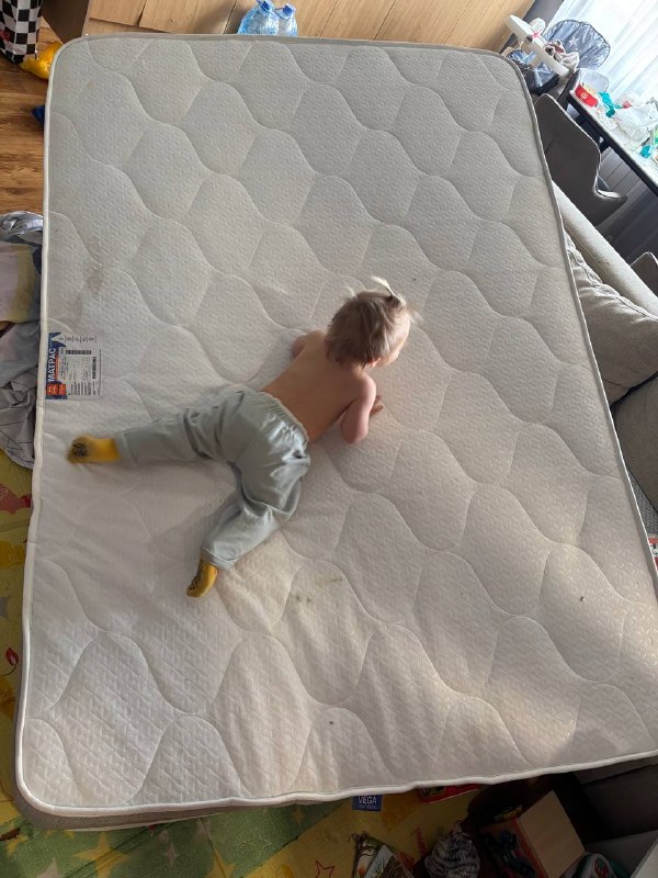 Матрас какчуковый, 140 см, в использовании год. 100 лари — фото 1