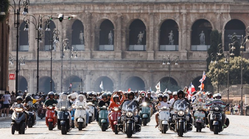 🏍️ Веспы на велосипеде: каково праздновать 80-летие легенды в Риме? Сегодня в Р