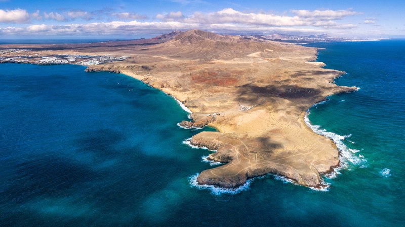 Volcanic veneerPapagayo Beach, Lanzarote, Canary Islands, Spain (© Gavin Hellier/Getty Images)