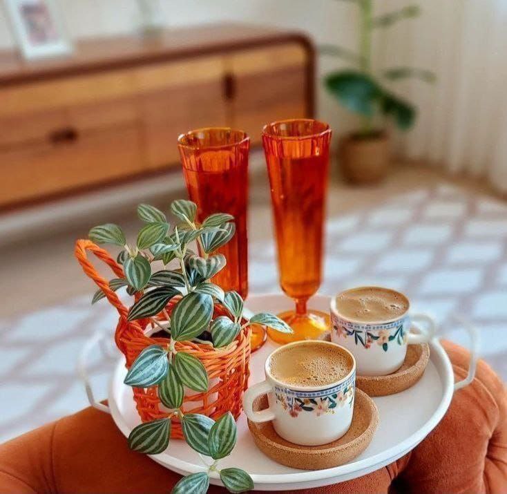عشق و رؤیا: #زن اگر #دوستت داشته باشدمیتواند برای پاسخ به دعوت توبرای نوشیدن #قهوه، از #پاریس به #دمشق بیایدو اگر قلبش را به روی تو