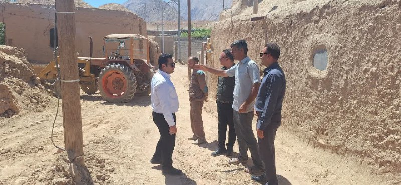بشرویه نیوز: بازدید بخشدار مرکزی از باغ روستای کرند🔹 بخشدار مرکزی بشرویه به همراه کارشناس عمران بخشداری و رئیس بنیاد مسکن مهندس آدابی