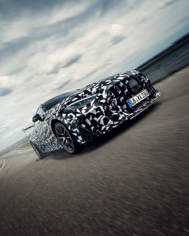 Mercedes-AMG показала новый CLE Mythos — эксклюзивное купе с вайбом настоящих Bl