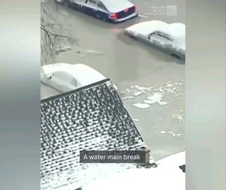 Коммунальная авария заморозила десятки автомобилейВ одном из районов Детройта пр