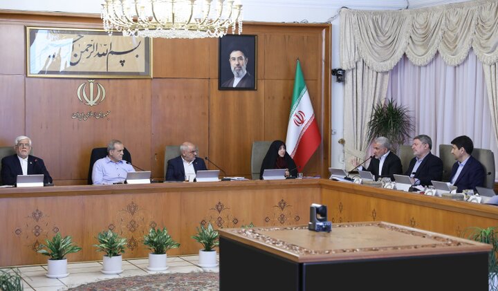 اصلاحات نیوز - رسانه: 📢 رئیسجمهوری بر تداوم پشتیبانی از نیروهای مسلح تأکید کرد◀️ در جلسه هیئت دولت، رفع موانع توسعه همکاریهای اقتصادی با افغ