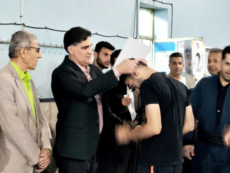 پایگاه خبری سلام پاوه: 💢 آیین تجلیل از مقامآوران کونگفوی پاوه برگزار شد🔺 امشب در مراسمی با حضور دکتر فرزاد الماسی فرماندار پاوه، شهردار، رئیس