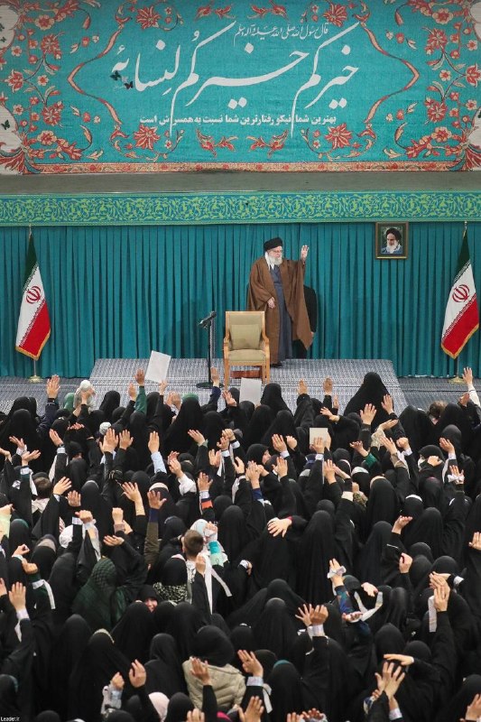 چـٰادُرم۟ یـٰادِگـٰارِمٰادرَم۟ زَهـرٰا❀.•: من قبلا از خدا شنیده بودم که «إِنَّ أَكْرَمَكُمْ عِنْدَ اللَّهِ أَتْقَاكُم»، یعنی از همهٔ شما محترم‌تر پیش خدا آن‌کسی اس