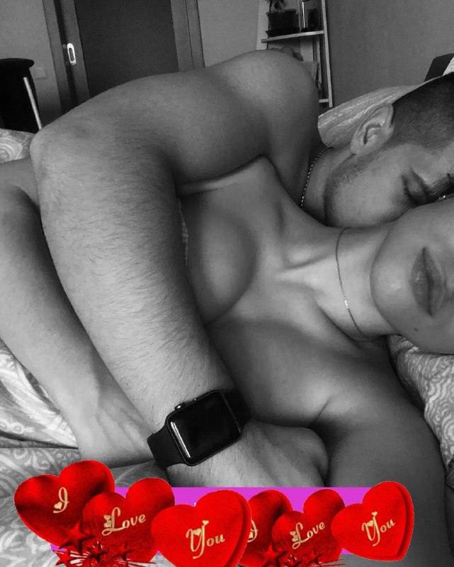 ♥🔥عاشقانه های🔥 مِّنِّوِّ نفسم🔥♥: امشب 💫شرم و حیا را پشتِ درِ اتاقے جا گذاشتہ ام ڪه نیمه باز بہ انتظارت نشستہ است.....بـیا تا نجوا ڪنم در آغوشت صیغه ے عشق