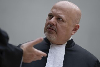 Прокурора МУС, выдавшего ордер на арест Путина, временно отстранили от должностиГлавного прокурора Международного уголовного суда Карима Хана отстранили от должности на время расследования в связи с обвинениями в домогательствах.Такое решение приняло бюро 