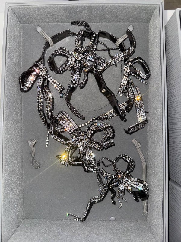 Сегодня была съемка мечты с самой крутой личной коллекцией Balenciaga от Демны. Когда не только работа, но и сами клиенты безумно вдохновляют! ✨ Смотрите наш шикарный кутюрный бэкстэйджСегодня была съемка мечты с самой крутой личной коллекцией Balenciaga от Демны. Когда не только работа, но и сами клиенты безумно вдохновляют! ✨ Смотрите наш шикарный кутюрный бэкстэйдж