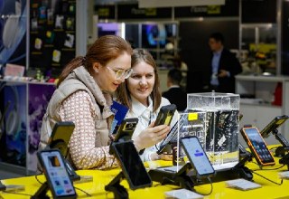 Техсбор в России введут после выборов в Госудуму — в декабреПравительство предложило перенести вступление в силу технологического сбора за телефоны, ноутбуки и другую электронику с 1 сентября на 1 декабря. Об этом сообщил Минфин.Такую меру в ведомстве связ