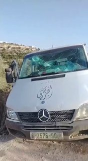 מתנחלים תקפו נהג והרסו את משאיתו בכביש בין העיירות סילוואד ועין יברוד, מזרחית לרמאללה.