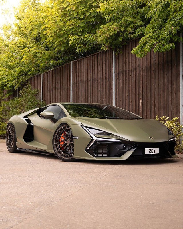 Lamborghini Revuelto 2