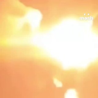 ВС РФ нанесли массированный удар по объектам в Днепропетровске дронами "Герань". После прилетов по нефтебазе возник сильнейший пожар.Очевидцы сообщают о более чем 20 мощных взрывах в районе промзоны. Зарево от пожара видно за несколько километров. По всей 