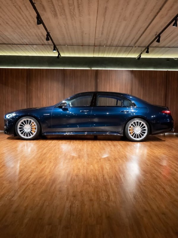 S 63 E AMG 805 HP 4.0-L V8 BITURBO 10
