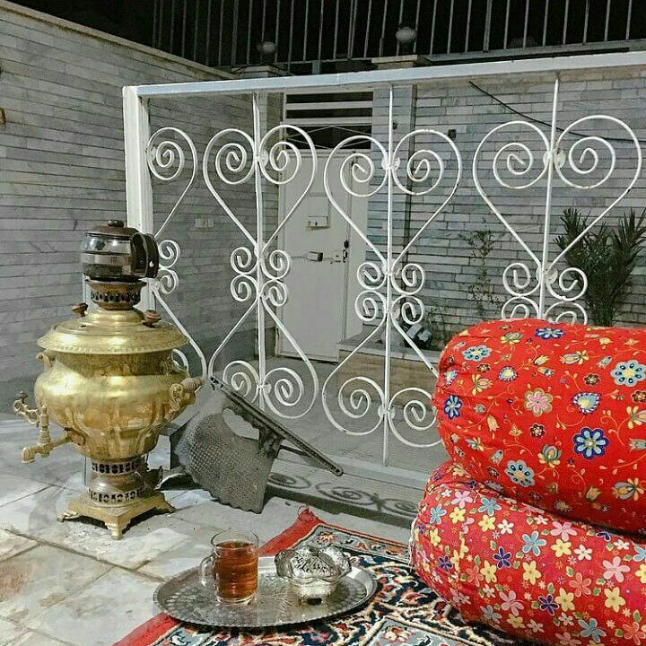اهــورا: اوِّلِه صِبح، تِره هِمرایی کِمّْه تِه عَوِض اِستکان رِ چایی کِمّْههَر کجِه که دَری تِه سَر سِلامِتسلامِ گَرمی ته وَر رای