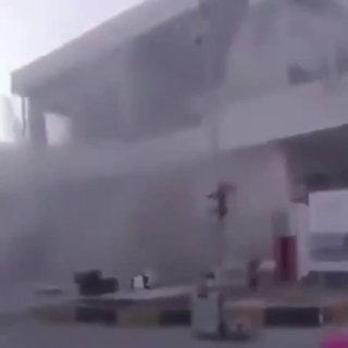 Землетрясение магнитудой 7,7 в Индонезии привело к гибели двух человек