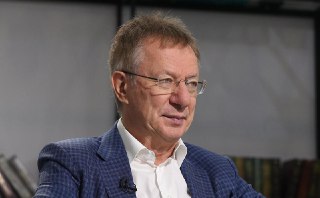 В суд Москвы поступил иск к бизнесмену Александру Галицкому и корпорации «Алмаз Кэпитал Партнерс» о запрете их деятельности «в связи с осуществлением экстремистской деятельности» — пресс-служба Тверского суда Москвыupd: Истцом выступил заместитель генпроку