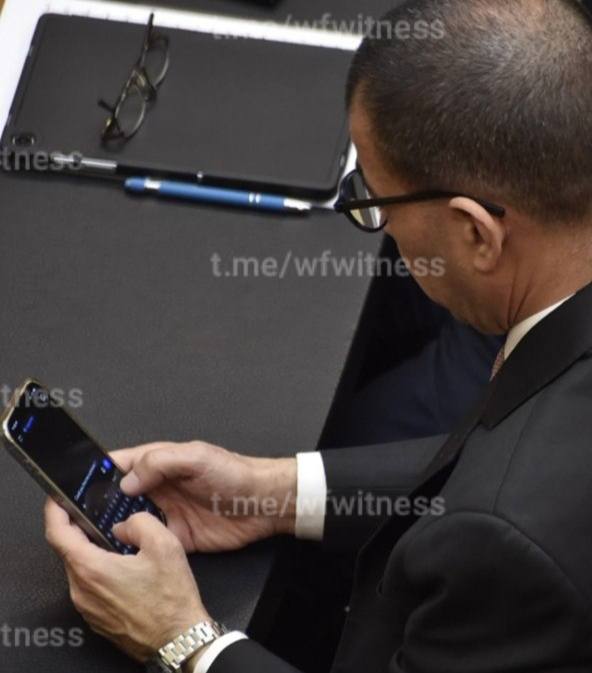 ️🇱🇧 The members of the Lebanese parliament were caught using the GPT chat during the parliamentary session aimed at questioning the functioning of the Lebanese government.