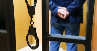 ⛓ Три приговора в деньСегодня, чтобы попасть в поле зрения силовиков, уже необязательно выходить на митинг — достаточно переписки, случайной реакции в соцсетях или фотографии. Политические дела окончательно стали частью повседневной судебной рутины: в 2025