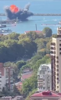 В Сочи атакован морской порт, сообщают очевидцы.