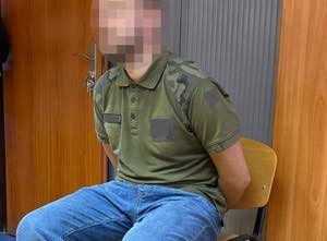 המשטרה הפולנית דיווחה על מעצרו של גבר בן 30 החשוד בתקיפת סכין שני נוסעי אוטובוס עירוני בוורשה. הוא ביצע מעש…