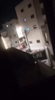 כוחות ישראל פשטו על בניין מגורים במהלך ההסתערות על רחוב אלסלאם בעיר חברון.