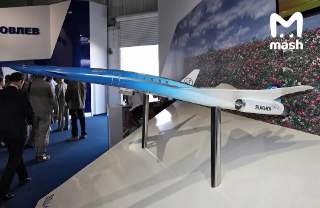 Отменённый проект С-21, который разрабатывали в ОКБ Сухого с 1980-х, возобновили — по данным Mash, модели сверхзвукового пассажирского самолёта бизнес-класса вновь продувают в ЦАГИ. Проект С-21 придумали в ОКБ Сухого. Изначально его делали для миллиардеров