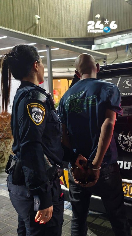 🇮🇱 בתל אביב נעצר חשוד בגניבת נשק מרכב. שוטרי מחוז איילון ולוחמי מג"ב עצרו בלילה חשוד שפרץ לרכב בדרום תל א…