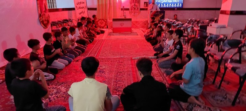 عصر سولدوز: بسیجیان پایگاه شهید فتحی یادگارلو بعد از عزاداری و احسان در سوگ شهادت امام رضا علیه السلام در آخرین لحظات ماه صفر با اهت
