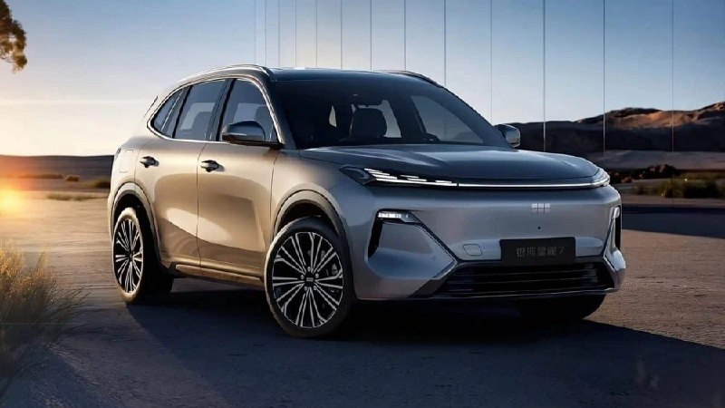 Geely готовит к российскому дебюту гибридный кроссовер