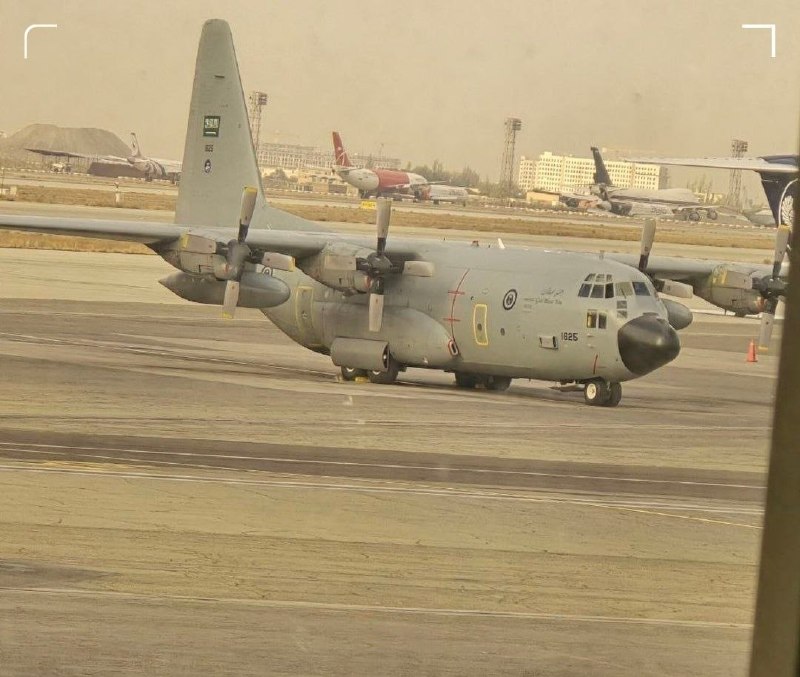 מטוס התובלה הסעודי הרקולס c_130 נחת בשדה התעופה של מהראבאד לפני שעה.