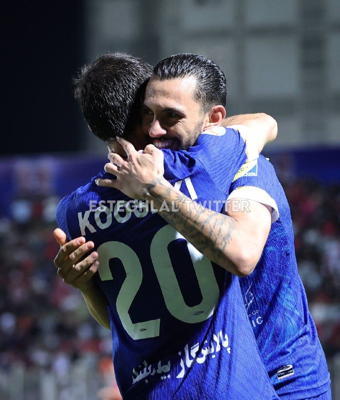 Esteghlal Twitter: آزادی بعد گلزنی به تیم سابقش خوشحالی نکرد💙 #mamadinho @Esteghlaal_twitter💙#اختصاصی | تصاویری دیگر از شادی محمدرضا آزادی