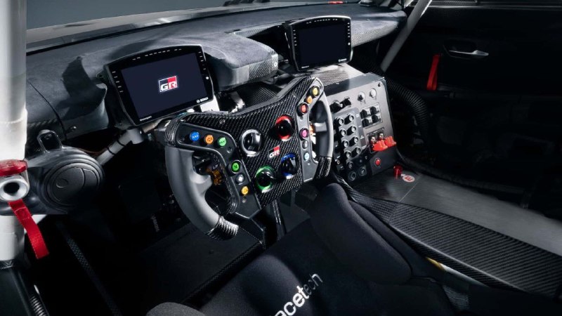Toyota официально показала будущий суперкар GR GT — дорожный вариант гоночного GT3 на каждый день. 7