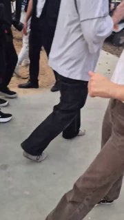 אייזנקוט מלווה את האסיר הישראלי המשוחרר מעזה, גדי מוזס, לקלפי, והאחרון מתלוצץ איתו: "המושיע הגיע ללא תקווה…