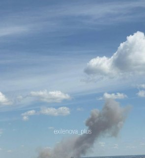 Мощные взрывы прогремели в Воронеже, сообщают местные жители и мониторинговые каналы. Предварительно, город был атакован ракетами.