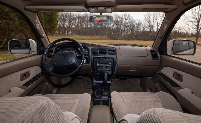 В США нашли почти новый Toyota 4Runner 1996 года 3