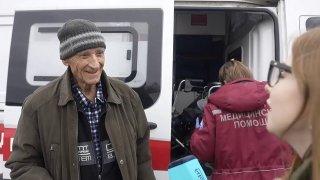 אלוהים יברך את הנשיא שלך! הוא מושל נכון, נקי ומסודר. הגענו, הוא האכיל אותנו, נתן לנו משהו לשתות, איש מבין!…