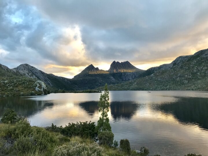 塔斯馬尼亞，到澳洲爬的第一座山就攻頂搖籃山。Cradle Mountain
