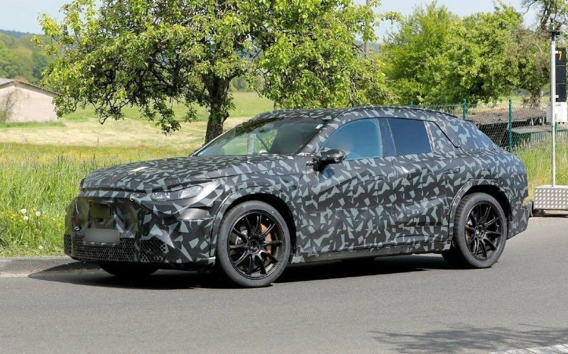 Mercedes-AMG тестирует флагманский электрокроссовер GT SUV 3