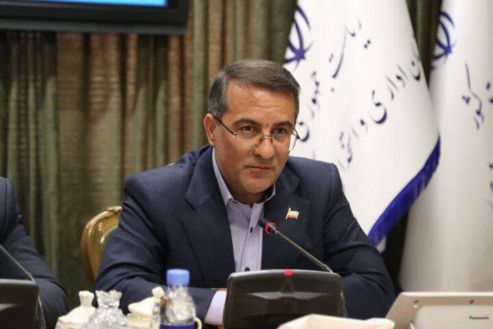میدیای سەربەرزی: رفیع زاده، رئیس سازمان اداری و استخدامی: فقط نیروهای عملیاتی و استانی استخدام می شوند.◀️ با دستور رییسجمهور به هیچ وجه