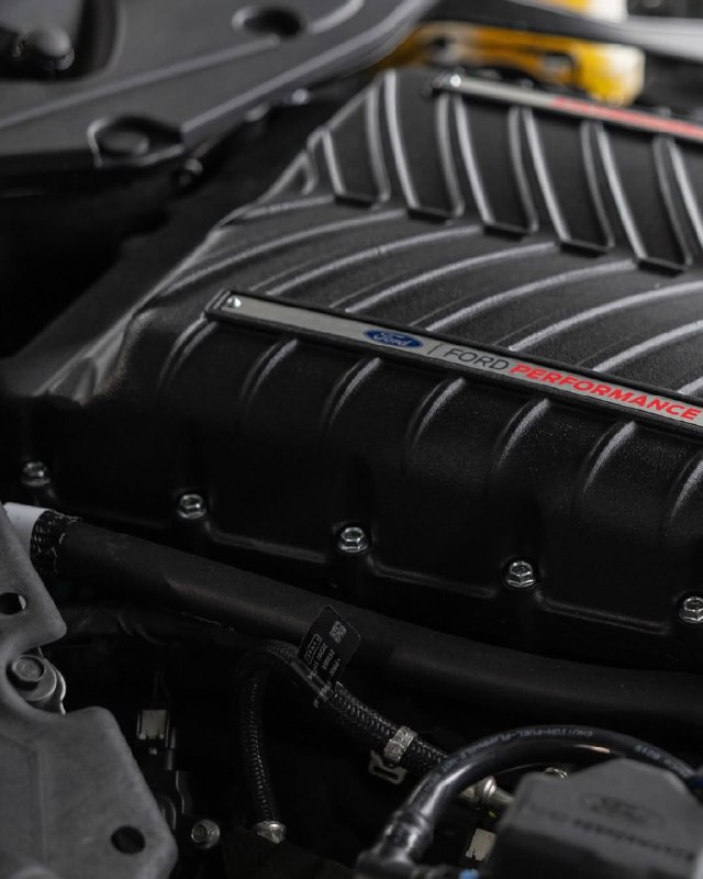 Разработанные в сотрудничестве с командой Whipple Superchargers, комплекты наддува от Ford Racing бы 4