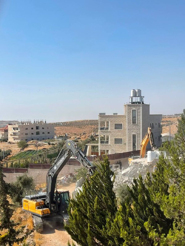 ביתו של חאג' עבד רבו קוואזבה באזור אלמינה, מחוז בית לחם, נהרס.