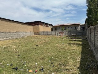 6 sotix yer sotiladi Nazarbek. sanatoriyasidan 500 metr o'tganda joyii