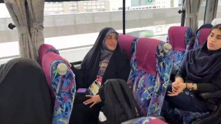 ביצוע ההמנון "או איראן" על ידי בנות כדורעף יושבות בדרך חזרה מנגויה