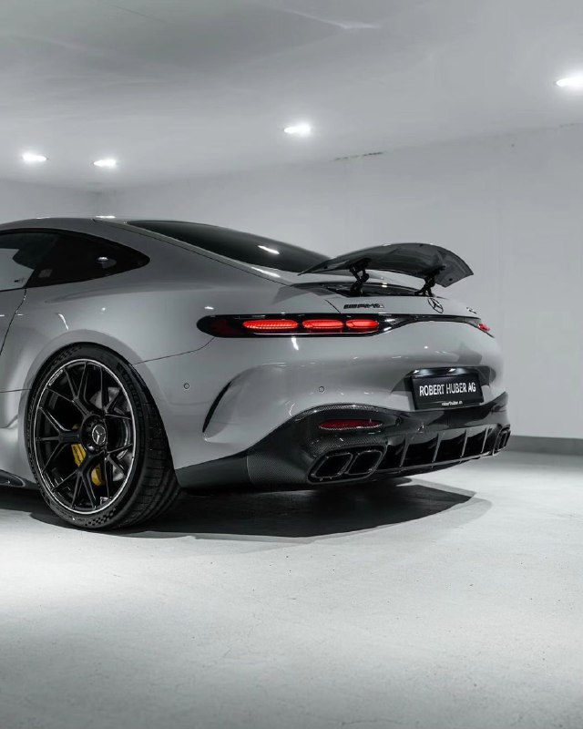 2024 AMG GT 63 4.0-L V8 BITURBO 4MATIC+ 0-100 km/h 3.2 sec 5